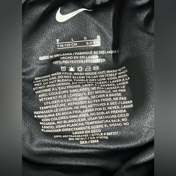 Nike Boys 2 Piece Shirt and Shorts Set Size 7 - Picture 8 of 8